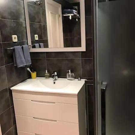 דירה Beachfront Escape *