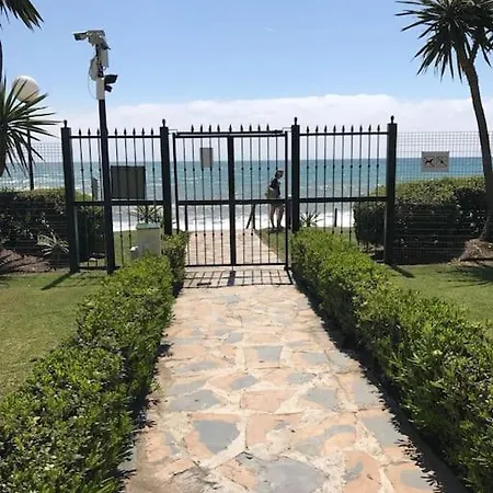 דירה Beachfront Escape