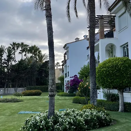 Beachfront Escape דירה *