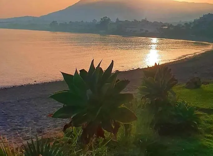 Beachfront Escape 埃斯特波纳