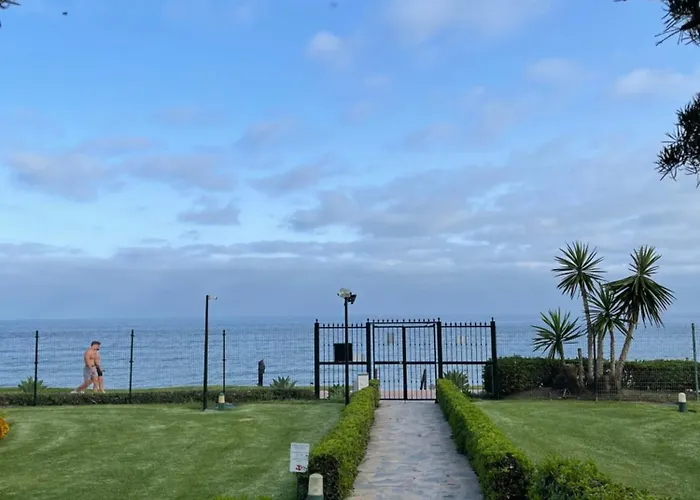 Beachfront Escape 公寓 *