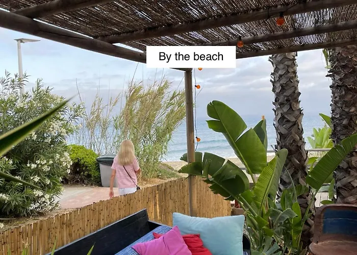 Beachfront Escape 公寓 埃斯特波纳