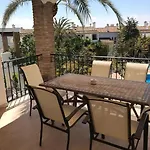 Διαμέρισμα Beachfront Escape *