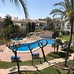 Διαμέρισμα Beachfront Escape Εστεπόνα